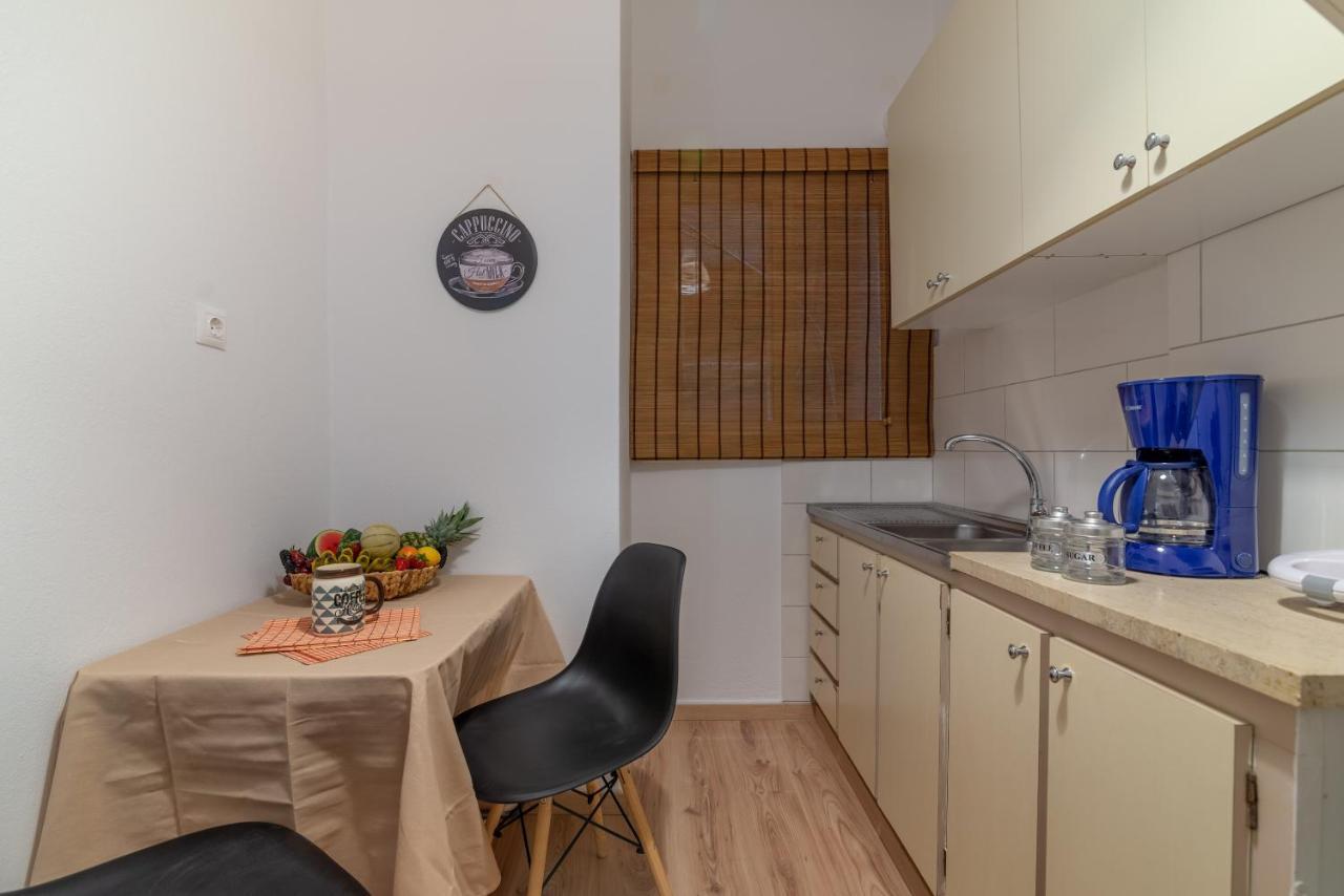 Modern Renovated Apt Next To The Beachfront Heraklion  Exterior photo