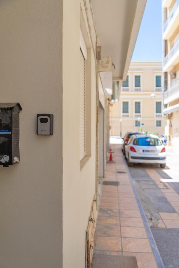 Modern Renovated Apt Next To The Beachfront Heraklion  Exterior photo